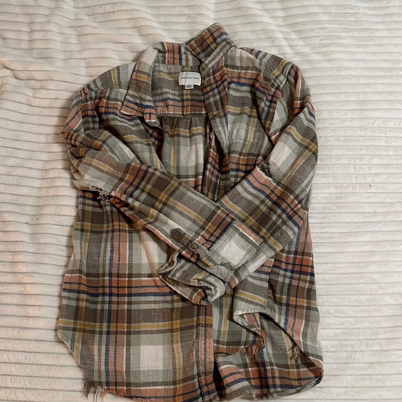 American Eagle Outfitters Tops - American Eagle ripped green flannel women’s